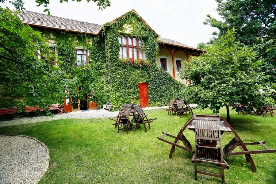 Tokaj: Classic Wine Tasting - Arriving at Hímesudvar Wine Estate