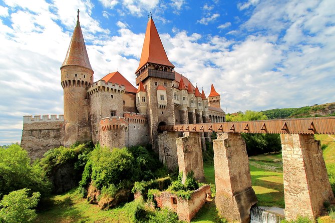 Transylvania Tour from Budapest to Bucharest: 4 days - Day one: crossing into Romania through Arad and Timișoara