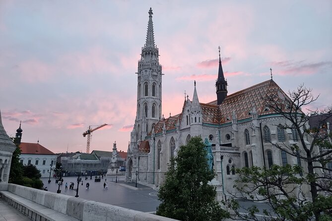 True Crime Walking Tour in the Buda Castle district - How Joe’s guiding style shapes the experience