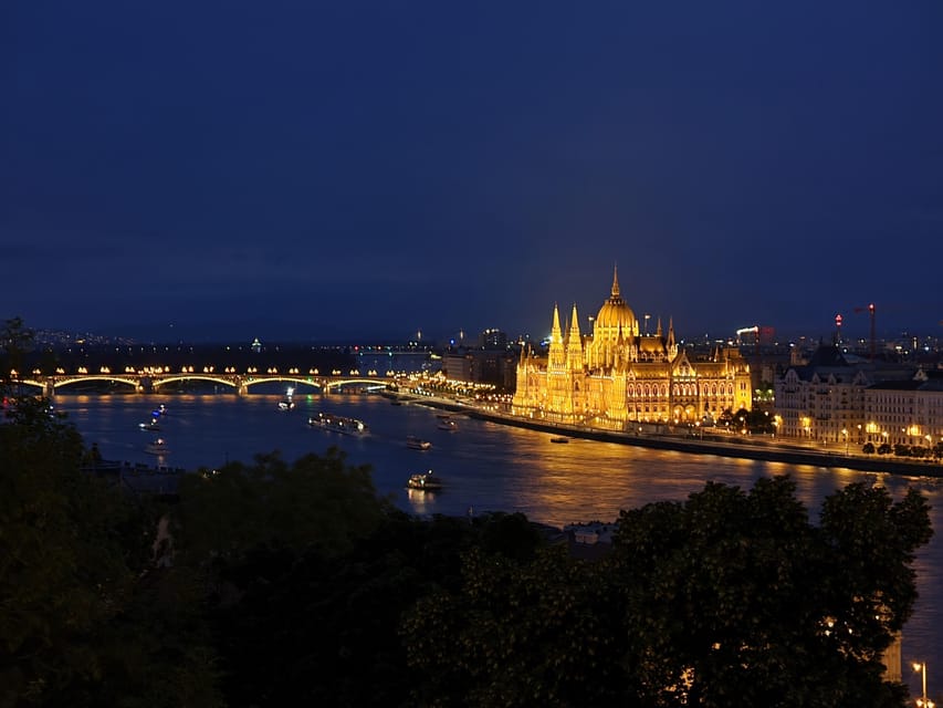 True Crime Walking Tour in the Buda Castle district - The lesser-known stops between the major sights