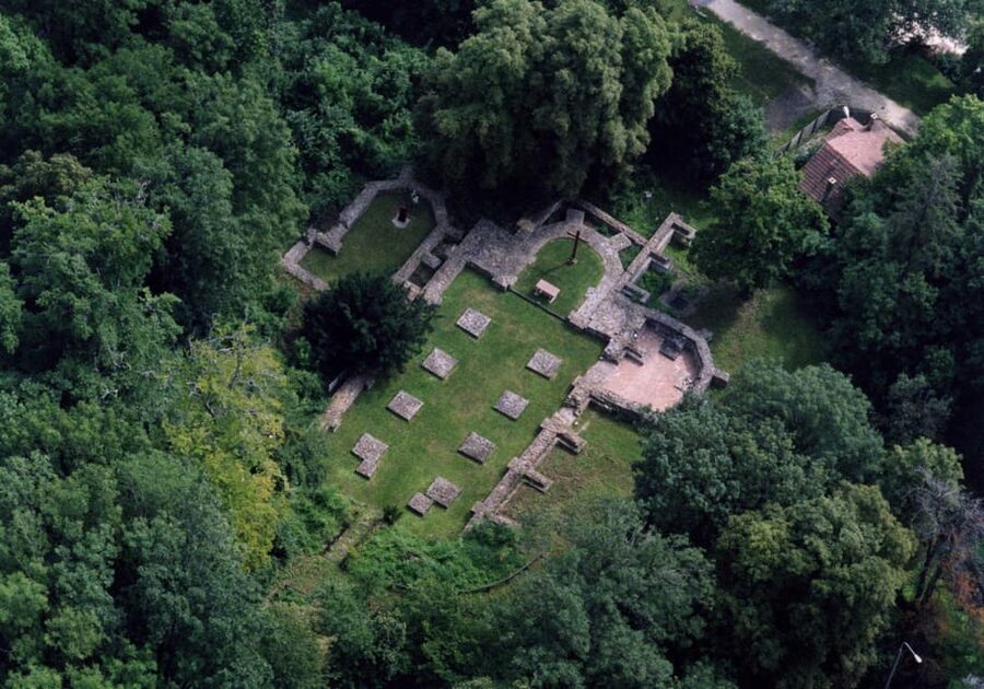 Walk to recent and aged spiritual sanctuaries near Budapest - Is $127 a fair price?