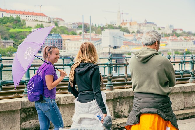 Walking Tour Budapest incl. the Shoes on the Danube Bank - Squares and shopping streets show everyday Budapest