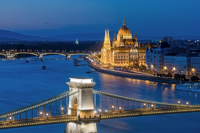 Walking tour in the Buda Castle incl. Fisherman's Bastion - Meeting at Szentháromság tér